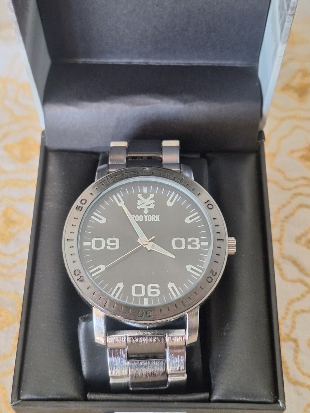 Zoo York 54114 Men's Watch Black Dial Stainless Steel Bracelet New Unworn Box